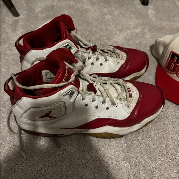 Chicago Bulls Cap and Sneakers Set - Picture 4 of 8